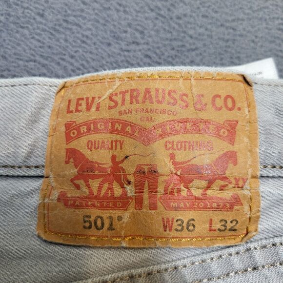 Levis 501 Mens 32x29 Gray Denim Jeans Straight Leg Button Fly Distressed - Picture 3 of 10